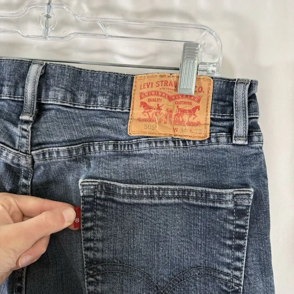 Levi's 505 Jeans Men's 34x32 Medium Wash Denim Straight Leg Flat Front Pockets
